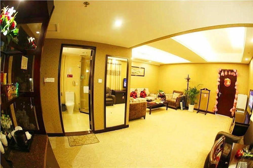 New Beacon Runfeng International Hotel Wuhan Exterior photo