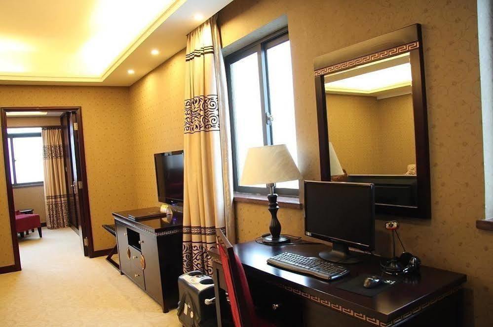 New Beacon Runfeng International Hotel Wuhan Exterior photo
