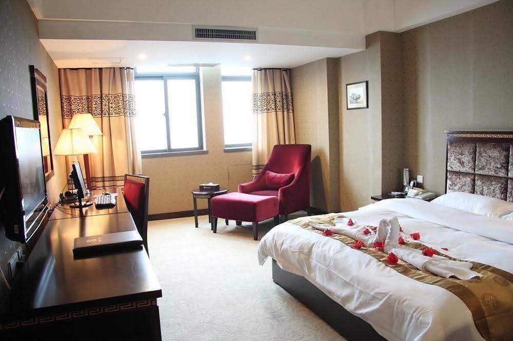 New Beacon Runfeng International Hotel Wuhan Exterior photo