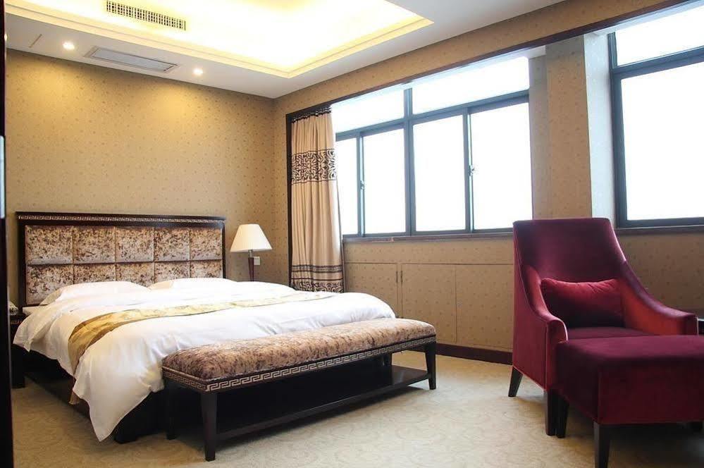 New Beacon Runfeng International Hotel Wuhan Exterior photo
